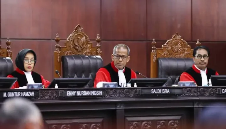 hakim mahkamah konstitusi mk